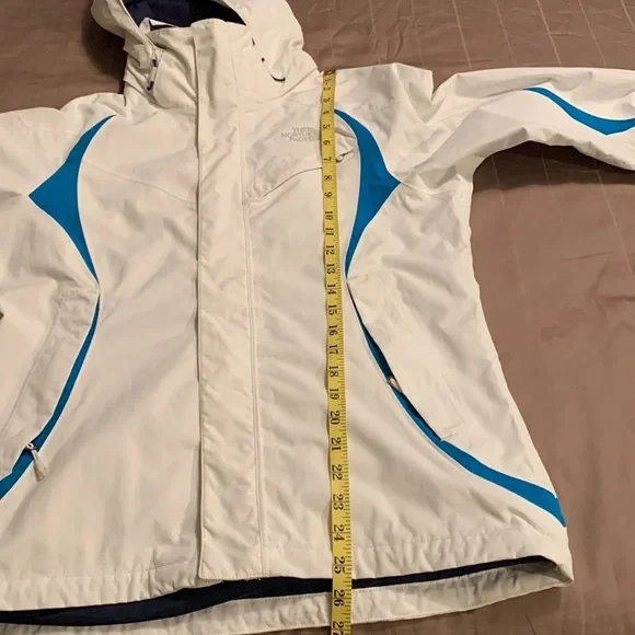The North Face Women’s Snow Jacket SZ Medium - Picture 16 of 16